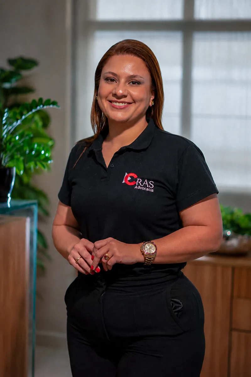 Dra. Rebeca Pires, sócia da CRAS Advocacia e advogada previdenciária em Guarulhos